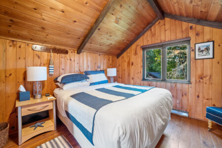 Second upstairs queen bedroom at Bayview Cottage