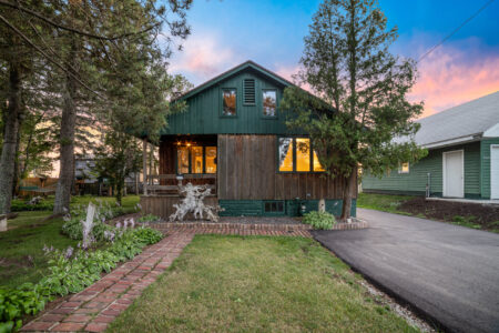 Front exterior of Bayview Cottage on Park Point in Duluth, Minnesota